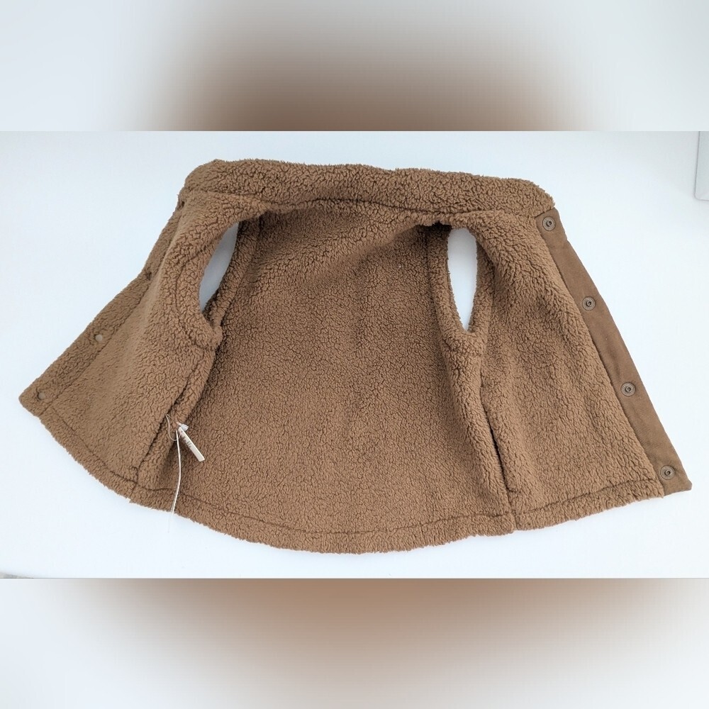 NWT Uniqlo Kids (Size 3) Brown Reversible Indoor/Outdoor Snap-Close Fleece Vest - Picture 8 of 13